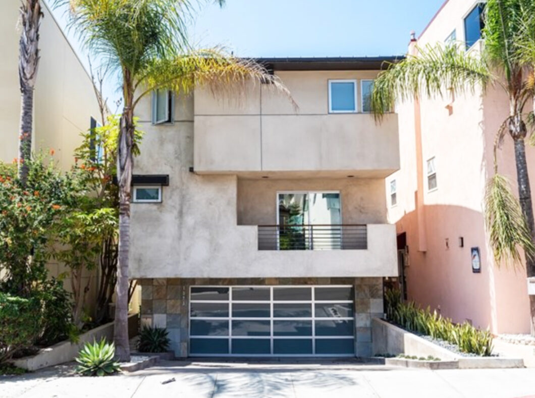37562C1581804229871 1523 Manhattan Avenue
