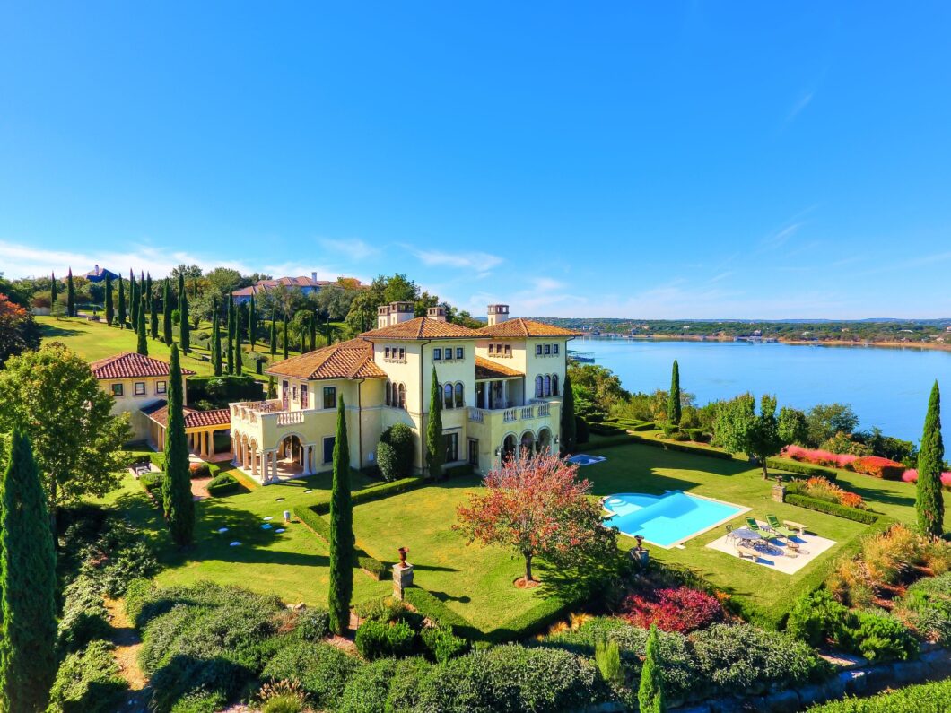 37664C1608167572198 215 Bella Riva Drive