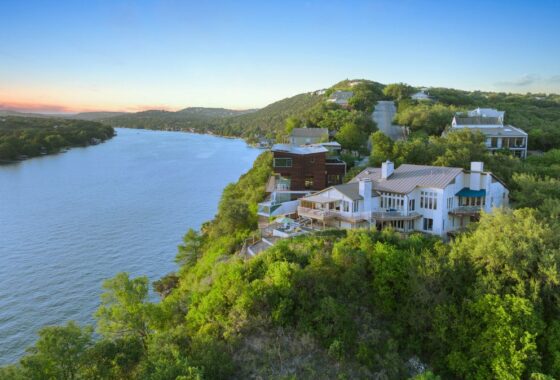 37664C1656109707251 3400 Mount Bonnell
