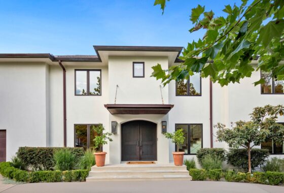 37664C1662479345804 2404 Bowman Ave