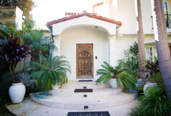 39048 609 N Rodeo Dr.