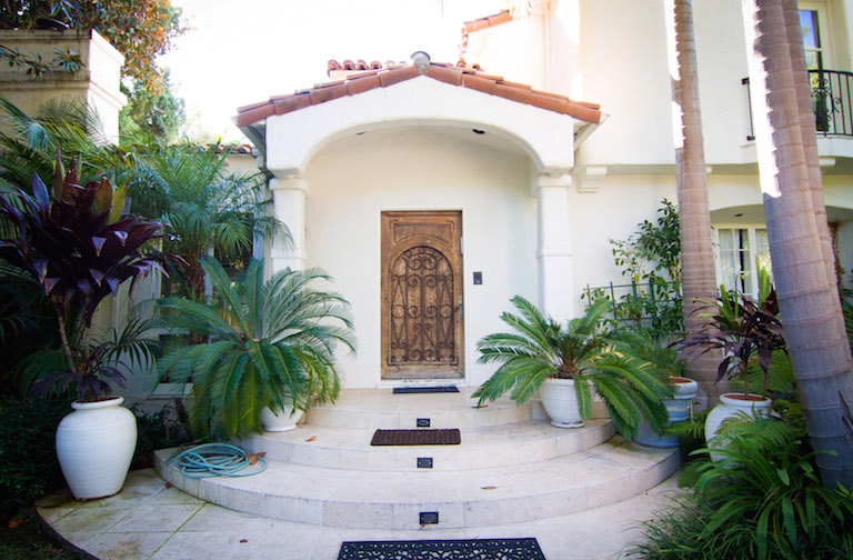 39048 609 N Rodeo Dr.