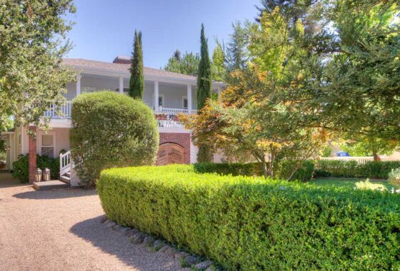 3907 1523 Madrona Ave