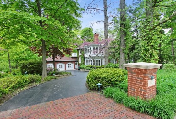 39242 183 201 Moraine Road