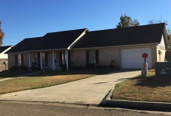 39607C1598472704100 13 Pecan Valley