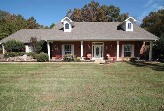 39607C1598546463206 136 Oakview Dr.