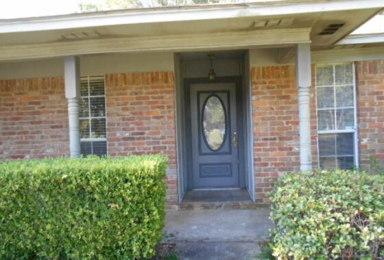 39607C1598553194920 2921 Clear Creek Dr.