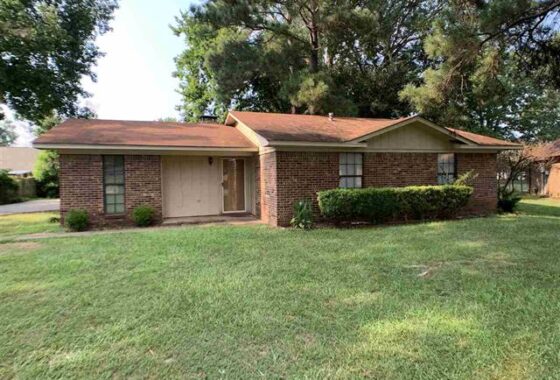 39607C1635537068654 18 Village Circle