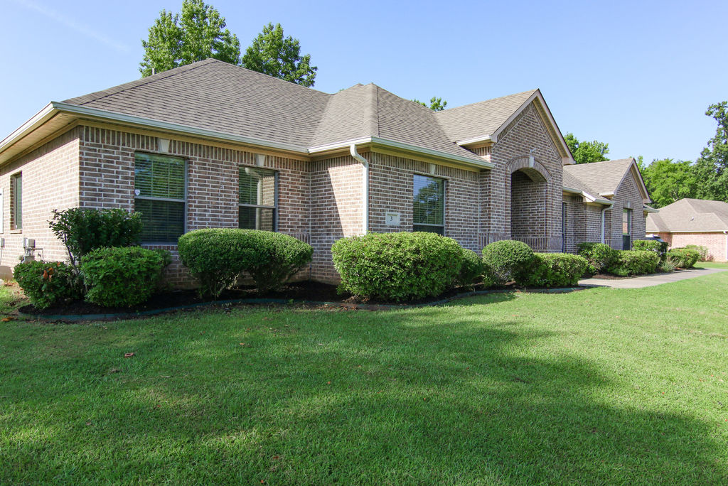 39607C1658510574842 3 Heritage Blvd.