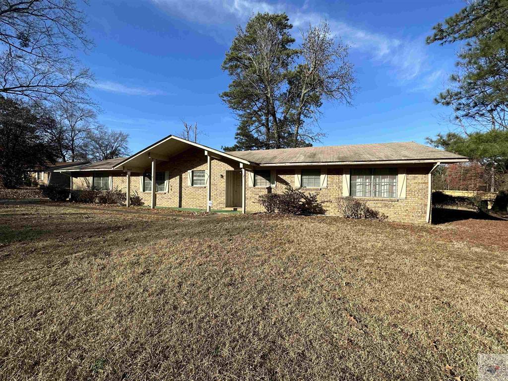 39607C1675978066690 4 Dogwood Ln.