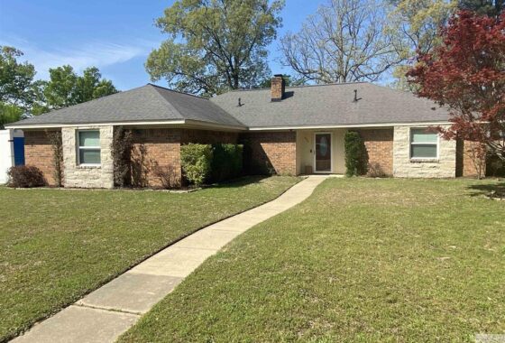 39607C1687391917305 400 Village