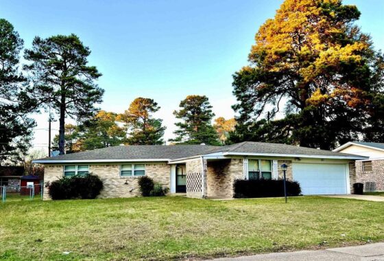 39607C1715109846050 811 Hawkins Ave.