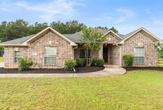 39607C1752717011733 6 Meredith Way