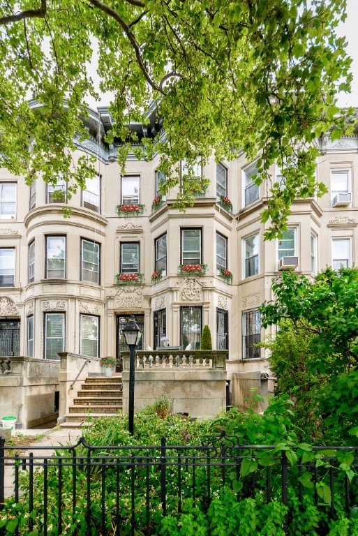 39608C1596150308925 899 Saint Marks Ave