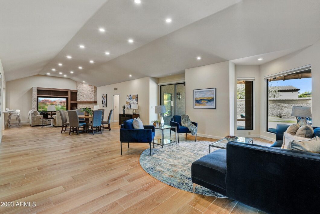39802C1699731022301 4436 E Camelback Rd