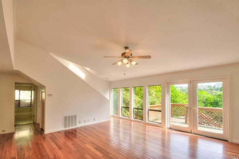 39935C1594940063805 679 Magnolia Avenue