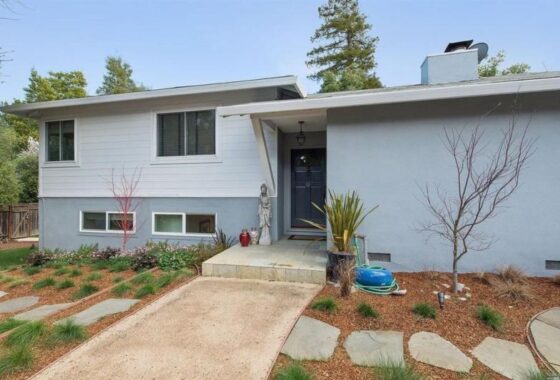 39935C1594955193843 211 Melrose Avenue
