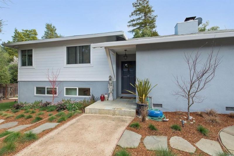 39935C1594955193843 211 Melrose Avenue
