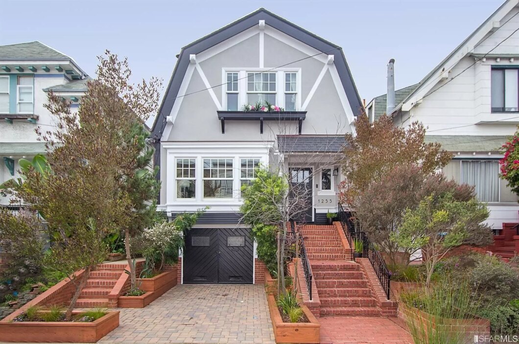 39935C1638326960985 1255 42nd Ave