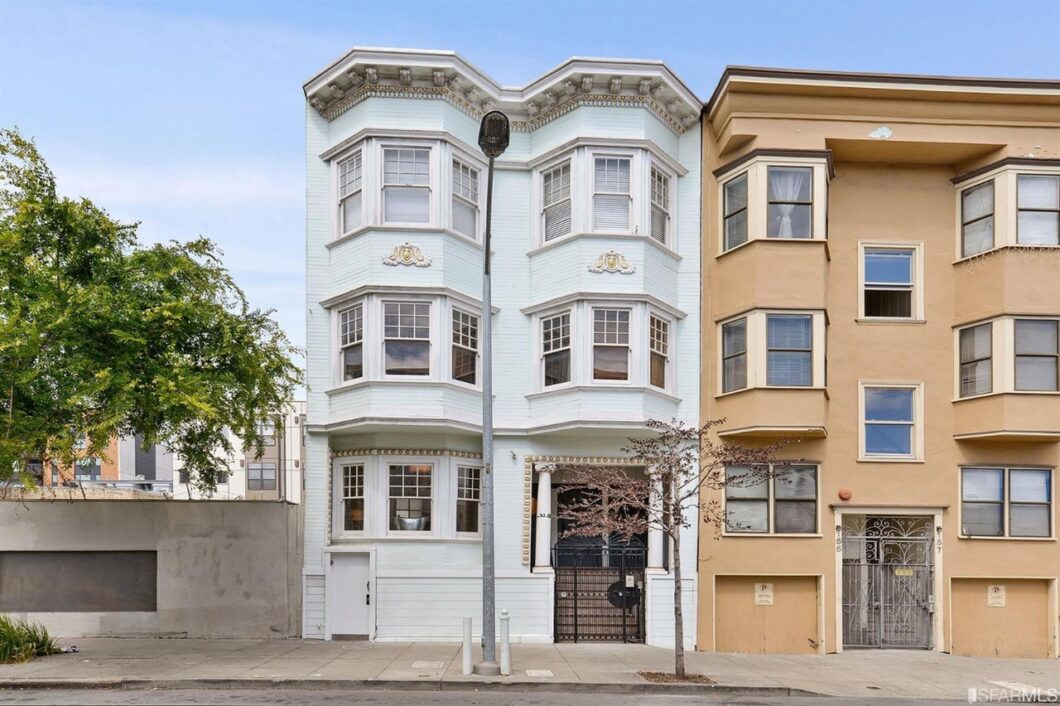 39935C1638340365494 151 153 Russ St