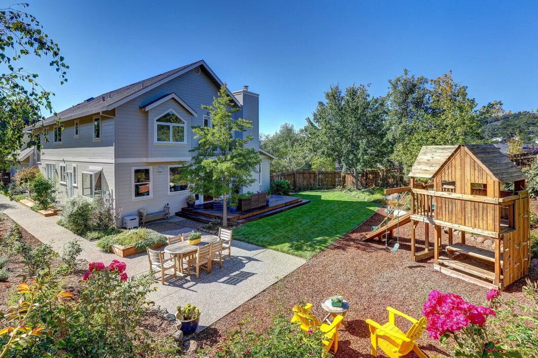 39935C1638410391672 5 Lois Ct