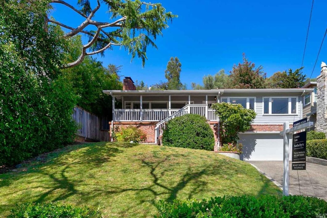 39935C1638504836264 218 Forbes Ave