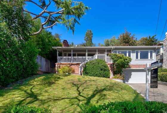 39935C1638504836264 218 Forbes Ave