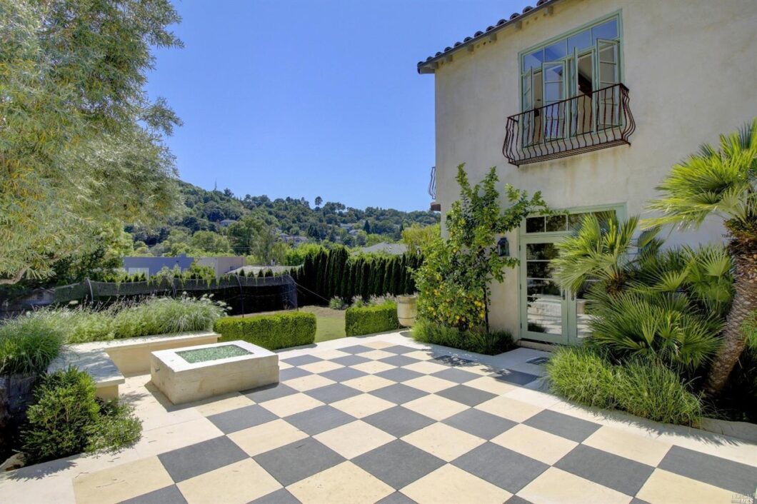 39935C1638505712772 355 Forbes Ave