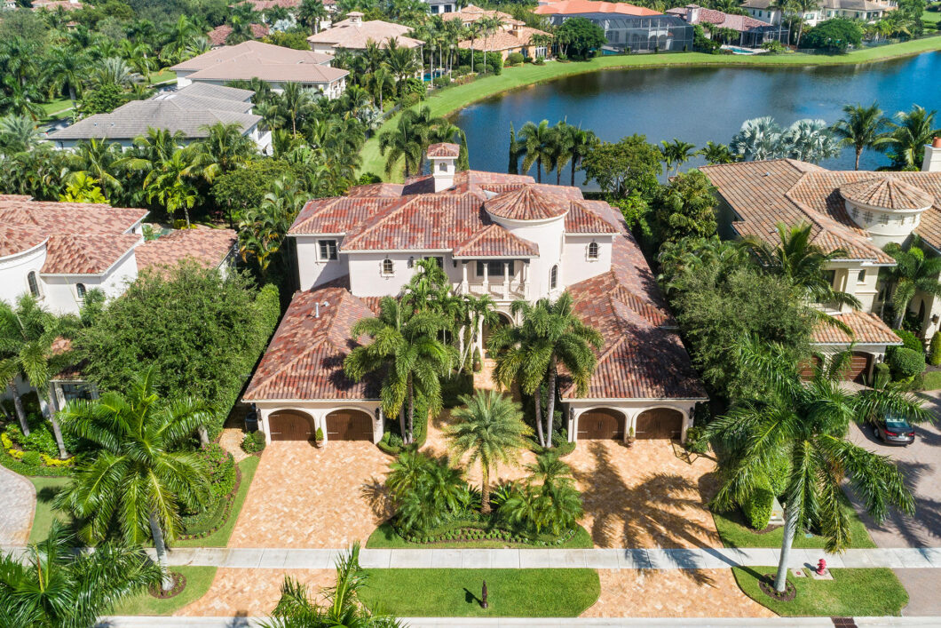 39954C1603960847609 9253 Este Lago Drive