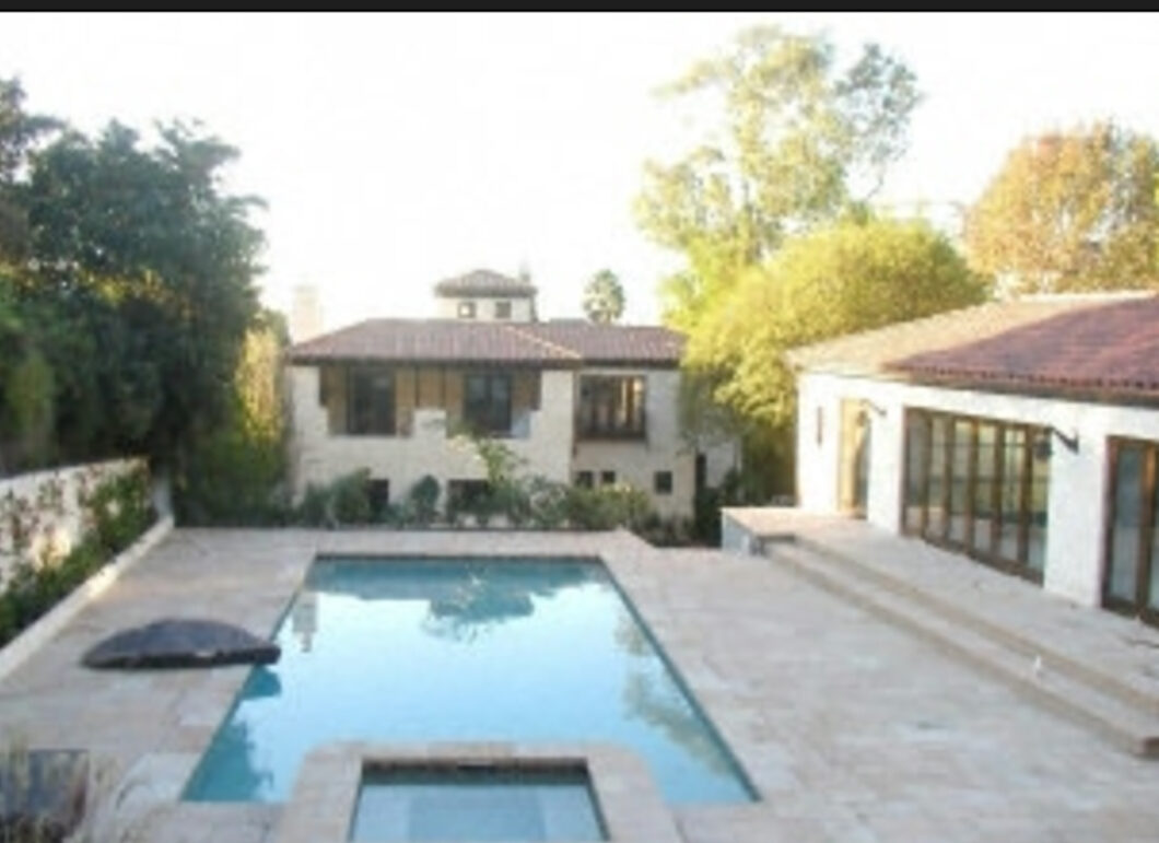 40291C1596061243339 1164 N. Doheny Drive