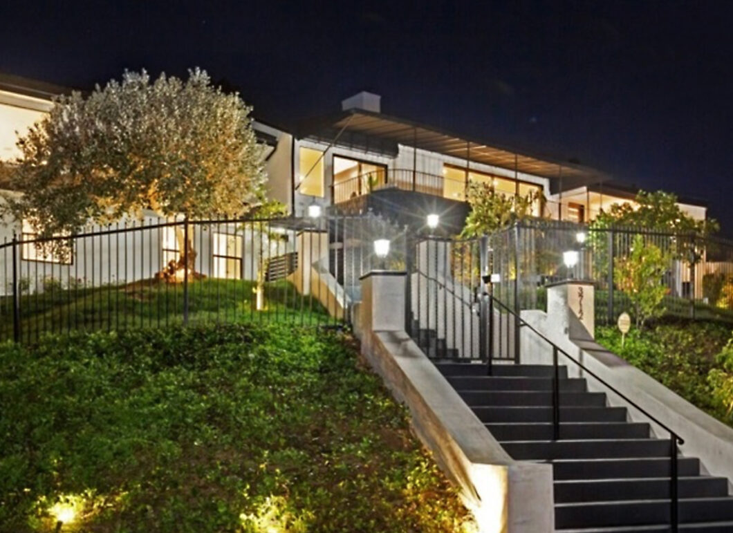 40291C1596062426029 3712 Berry Drive
