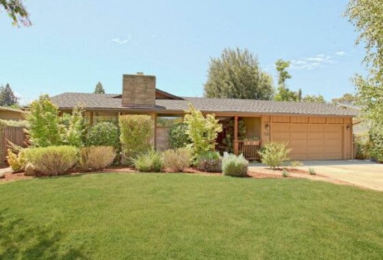 40674C1613864699646 131 HILLBROOK Drive