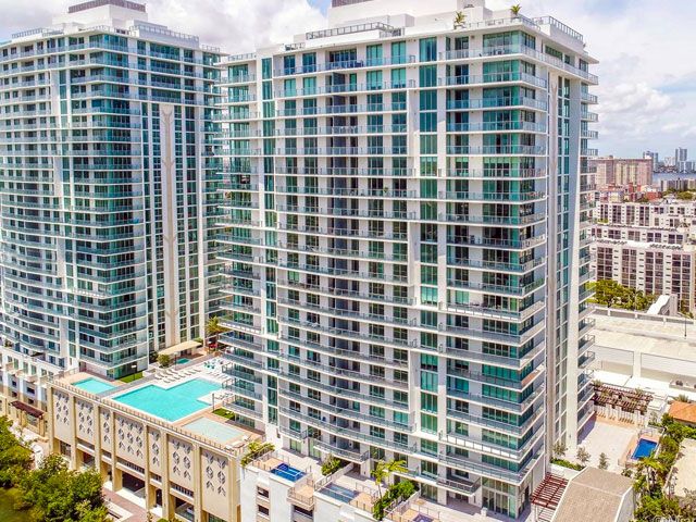 40688C1601315390696 300 Sunny Isles Blvd