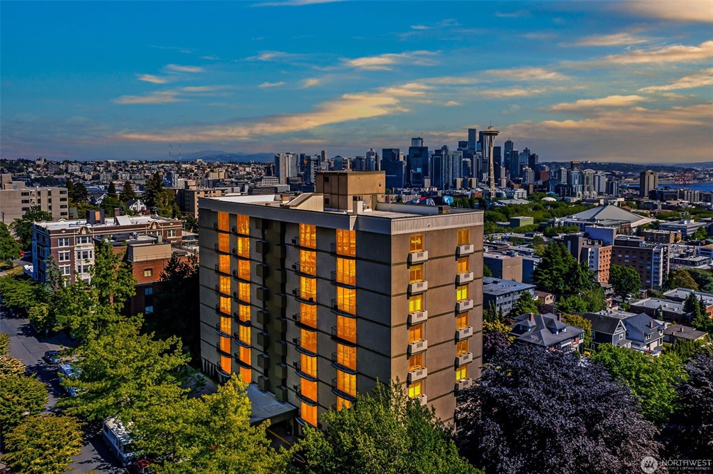 41793C1757929892395 111 W Highland Drive 2E