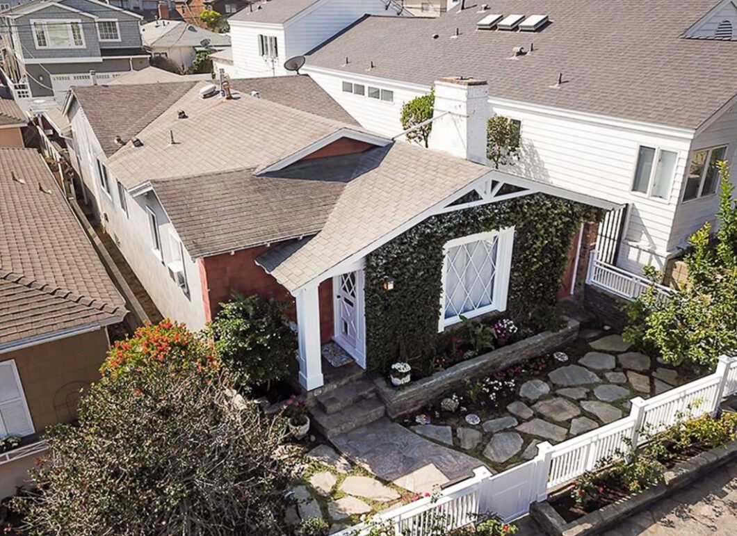 42352C1607639815133 528 Marine Avenue