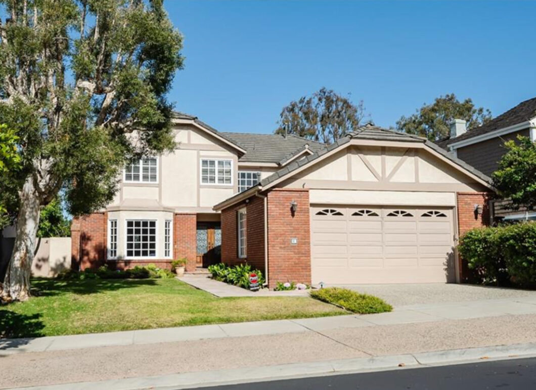 42352C1607640848944 52 Village Circle