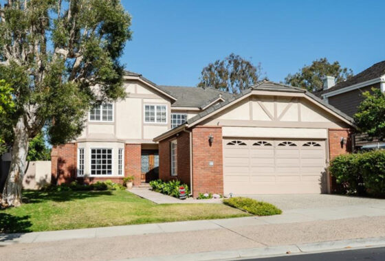 42352C1607640848944 52 Village Circle