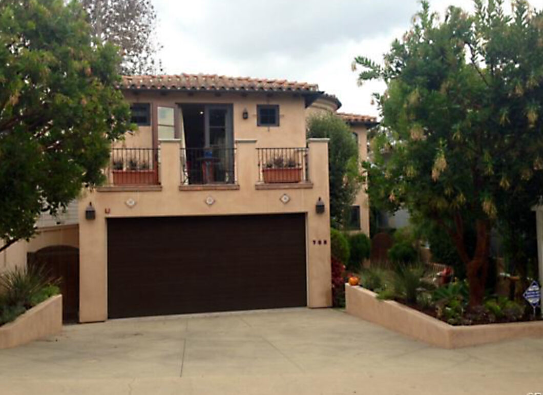 42352C1607642143300 708 Marine Avenue