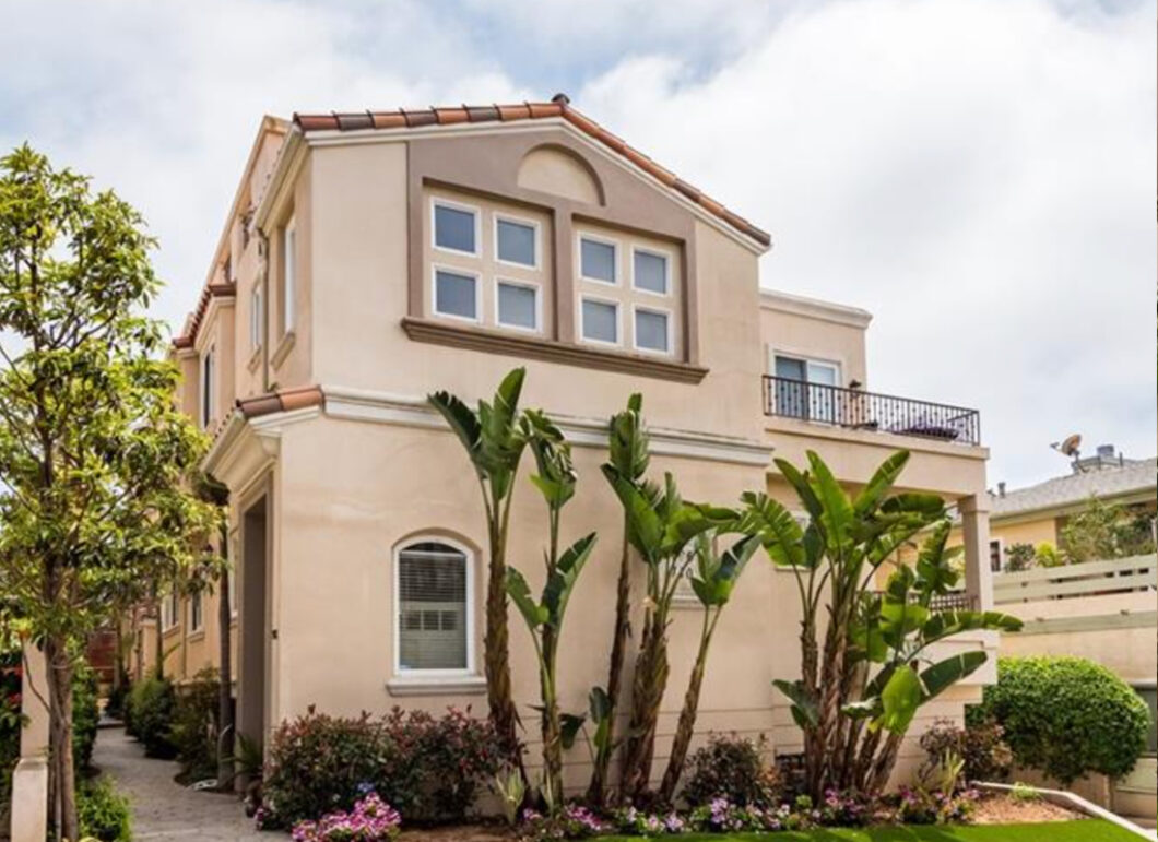 42352C1607650171112 702 11th Street