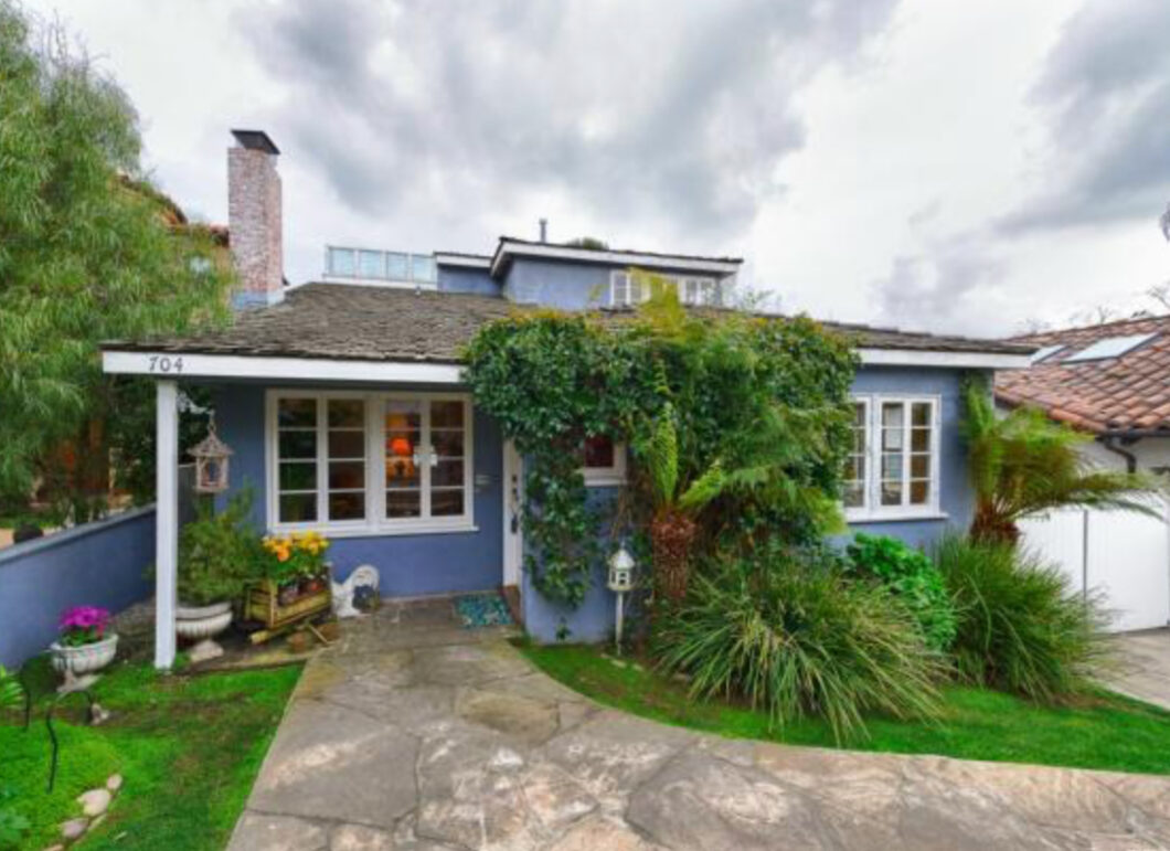 42352C1607706921223 704 Marine Avenue
