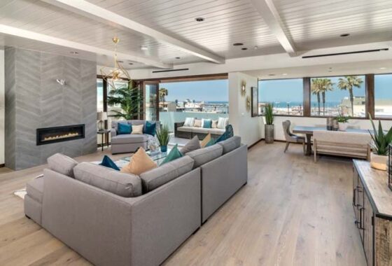 42352C1615161894000 1120 Palm Drive