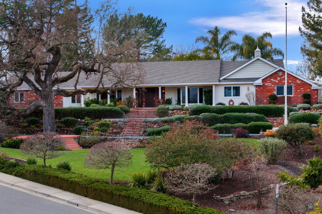 43686 204 Glenwood Court