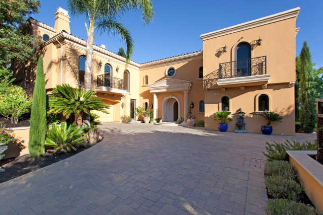 43722 230 Biltmore Court
