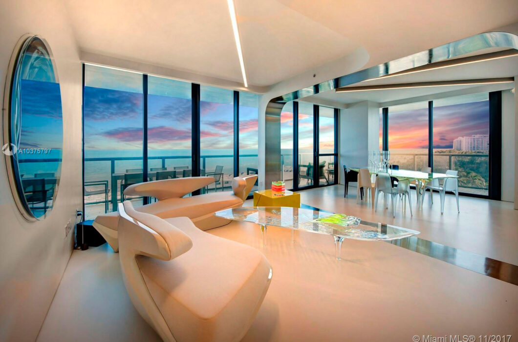 43796C1618346443710 2201 Collins Ave 726/728