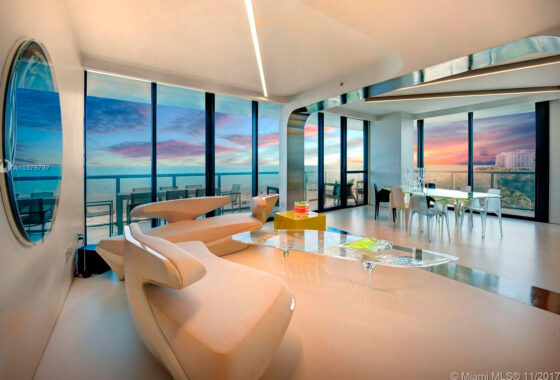 43796C1618346443710 2201 Collins Ave 726/728