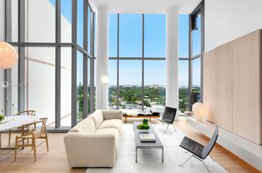 43796C1618436198884 2901 Collins Ave