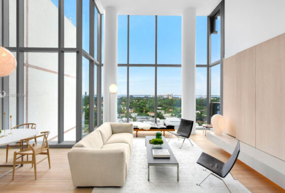 43796C1618436198884 2901 Collins Ave