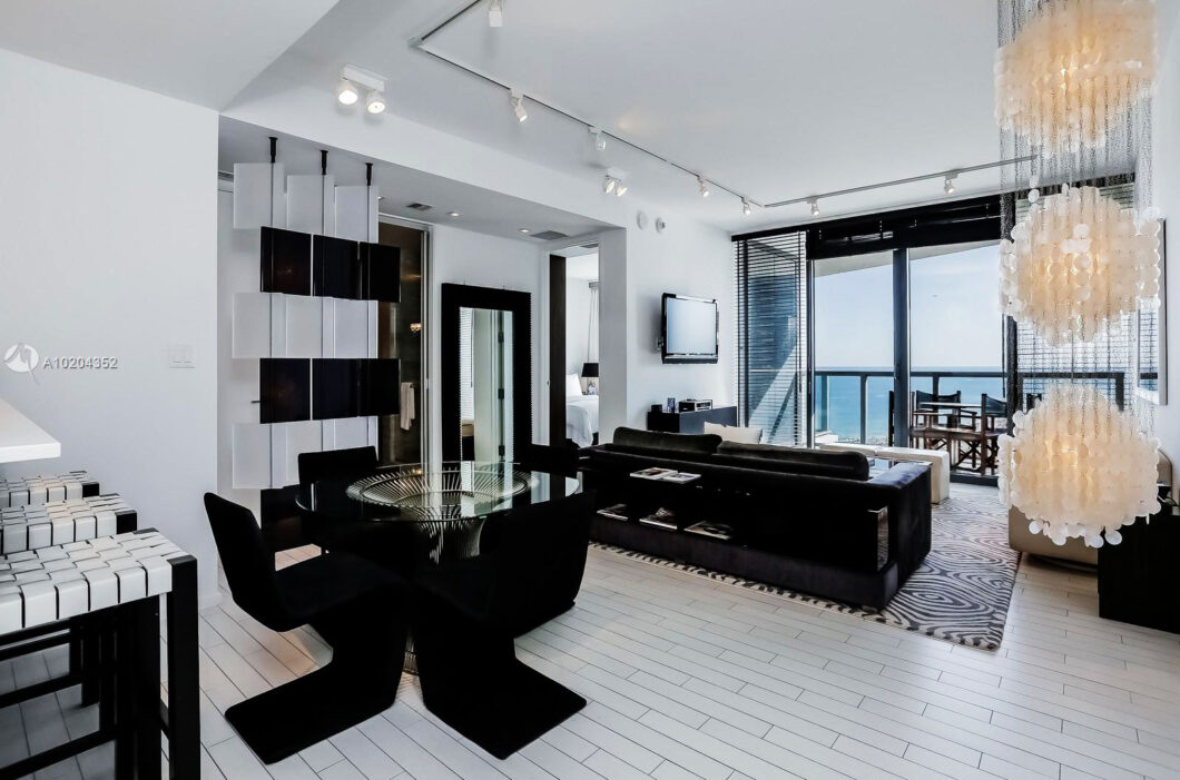 43796C1618437018408 2201 Collins Ave