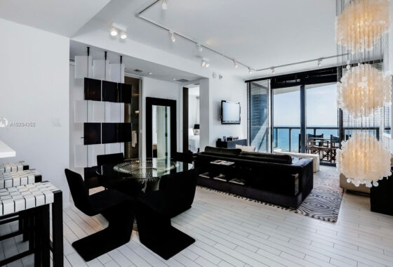 43796C1618437018408 2201 Collins Ave