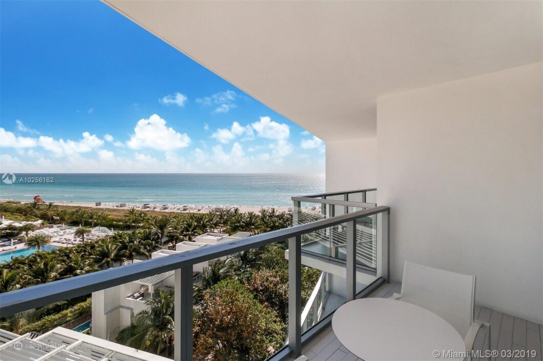 43796C1618437946746 2201 Collins Ave